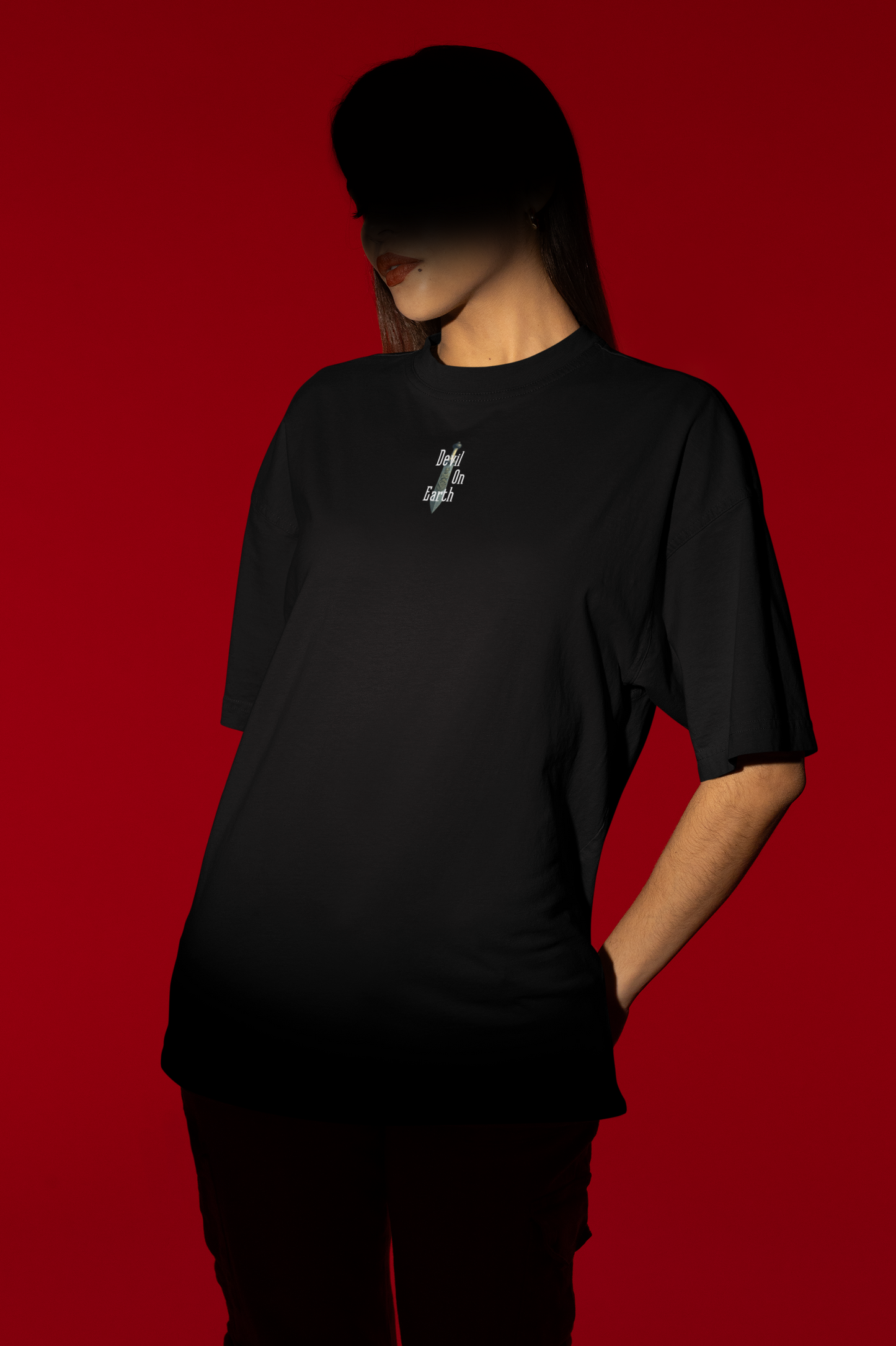 T-SHIRT OVERSIZE “DEVIL ON EARTH” – FRONT LOGO DROP