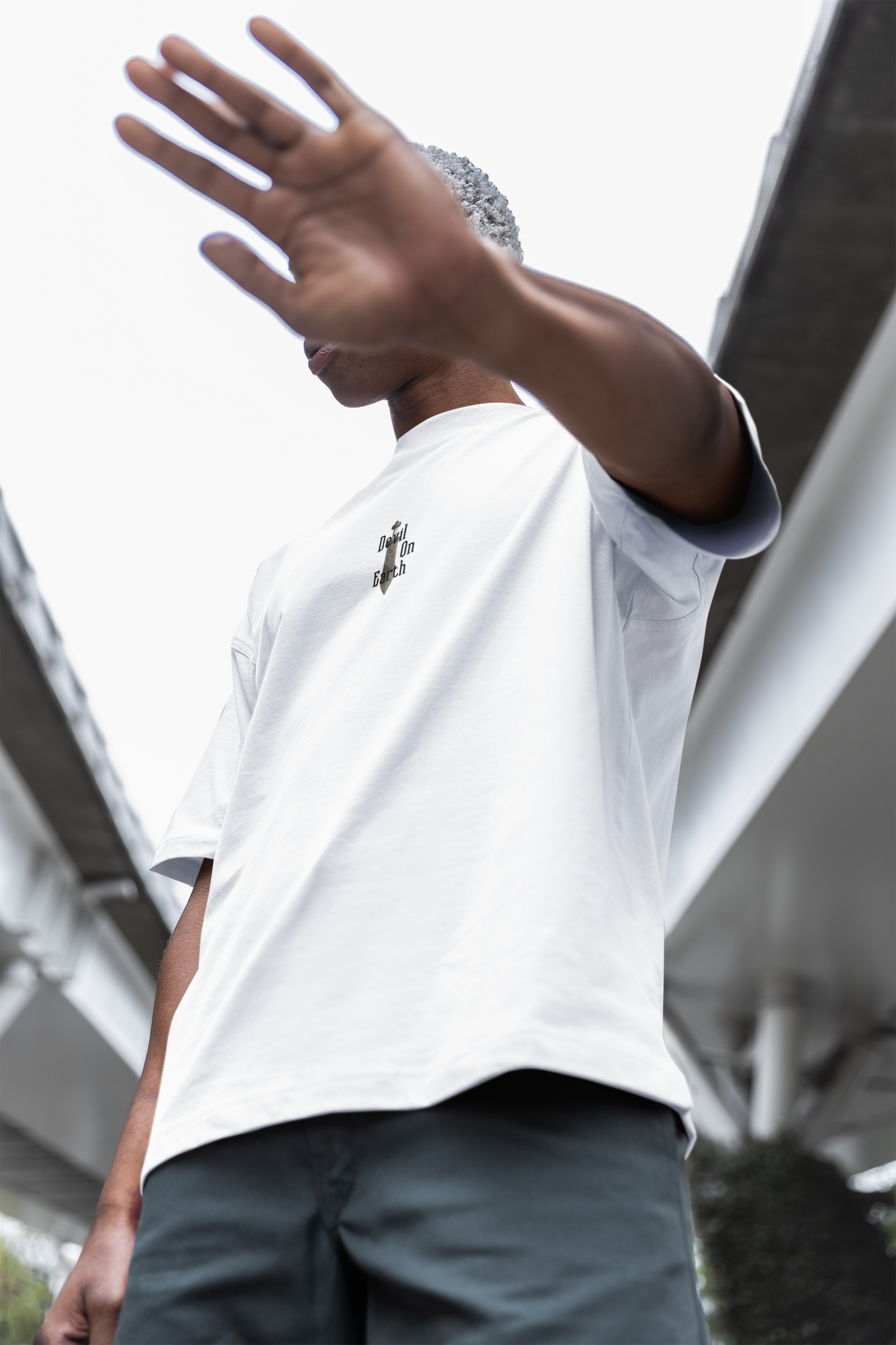 T-SHIRT OVERSIZE “DEVIL ON EARTH” – FRONT LOGO DROP