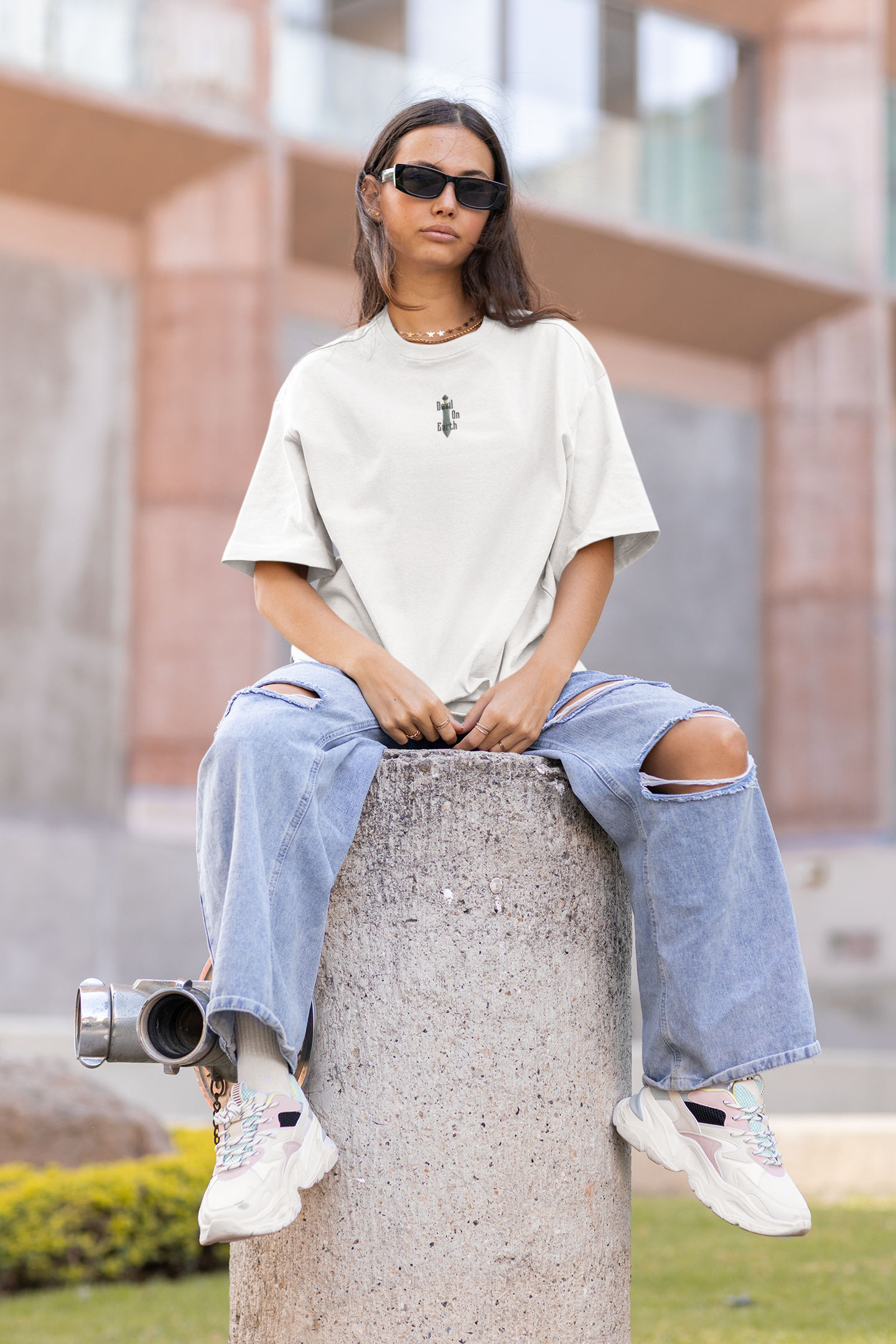 T-SHIRT OVERSIZE “DEVIL ON EARTH” – FRONT LOGO DROP