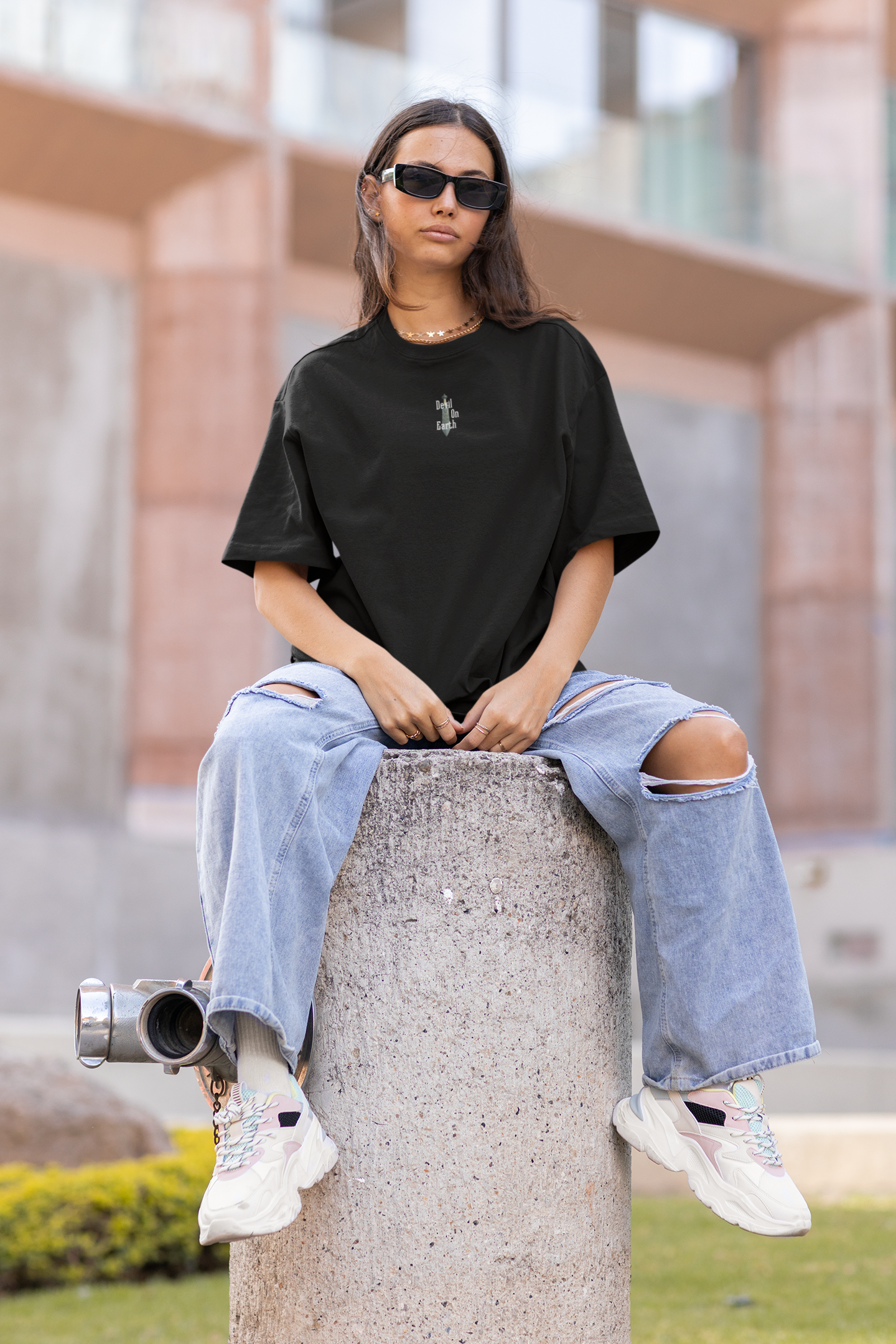 T-SHIRT OVERSIZE “DEVIL ON EARTH” – FRONT LOGO DROP